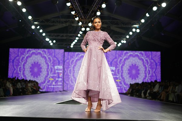 Le bob ricard : accessoire de mode culte pour un style convivial et décalé