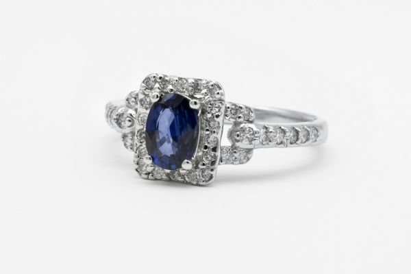 Top 5 conseils pour créer votre bague saphir sur mesure